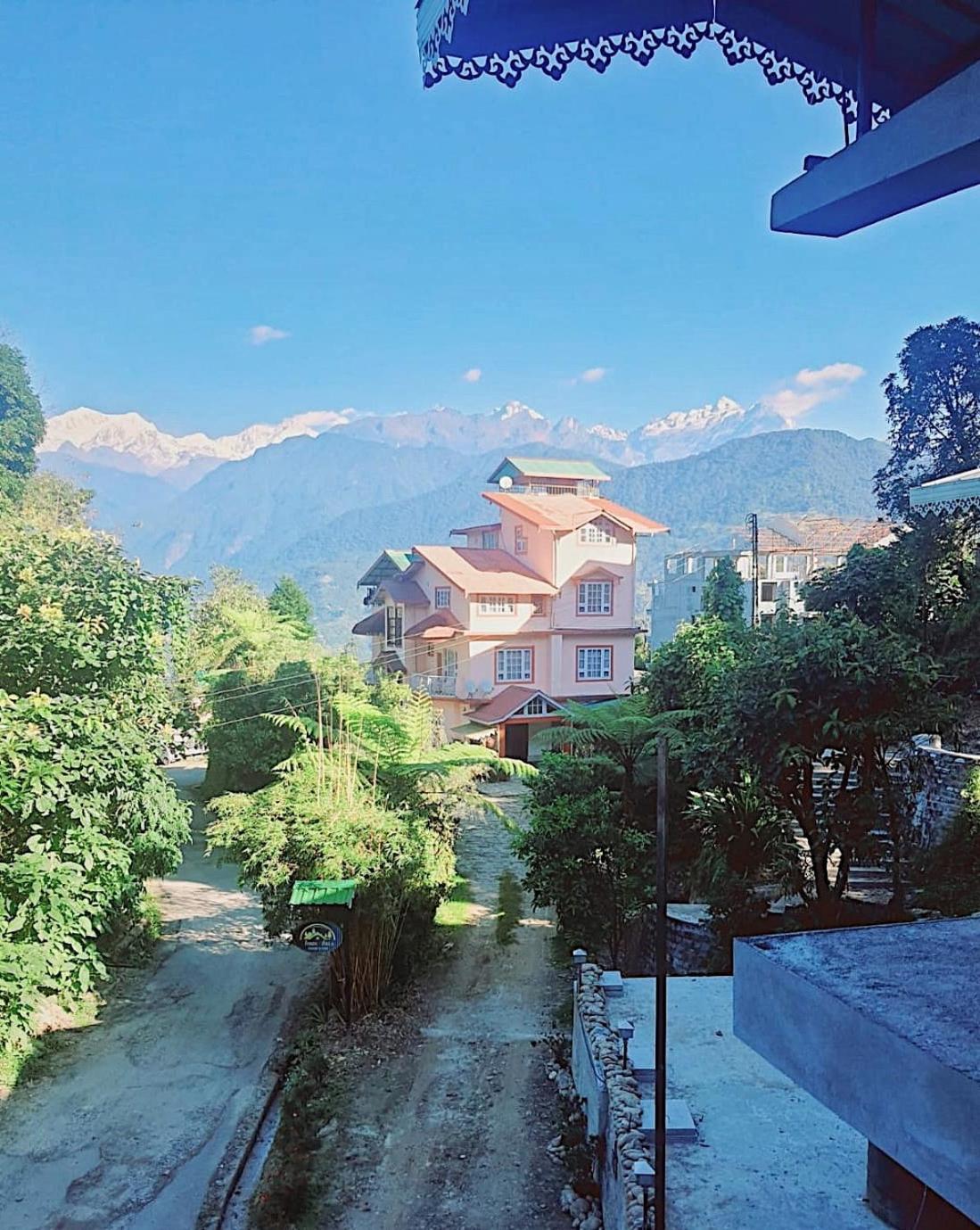Ifseen Villa Pelling Exterior photo
